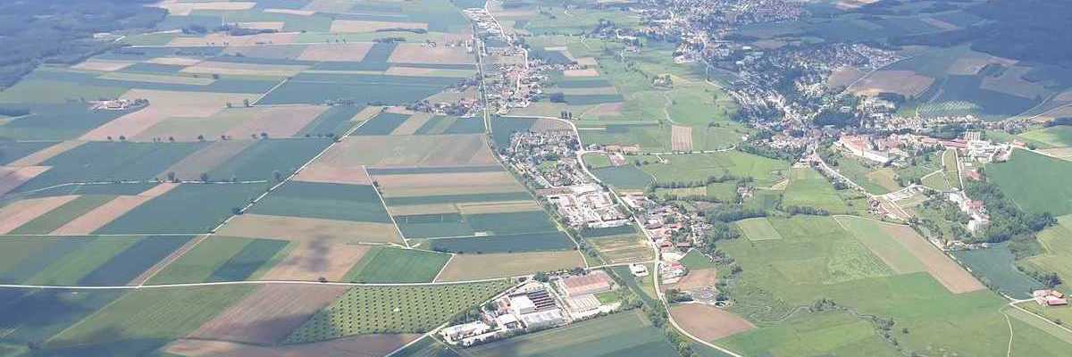 Flugwegposition um 10:40:33: Aufgenommen in der Nähe von Straubing-Bogen, Deutschland in 1261 Meter